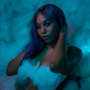 Meet your Posher, Simone